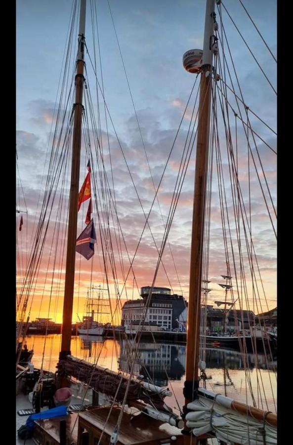 Le Reflet Des Voiles Face Au Port De Fecamp Apartment Exterior foto
